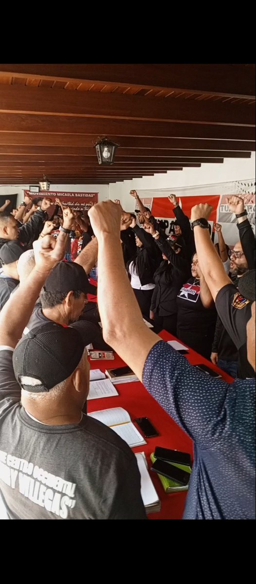 ¡Ejemplo de lucha! Es el grito rebelde que se escucha en nuestra reunión de Dirección Nacional Ampliada que se realiza para cerrar el año 2024 en "La Yaya" casa de nuestro partido. 

<a href="/NicolasMaduro/">Nicolás Maduro</a>