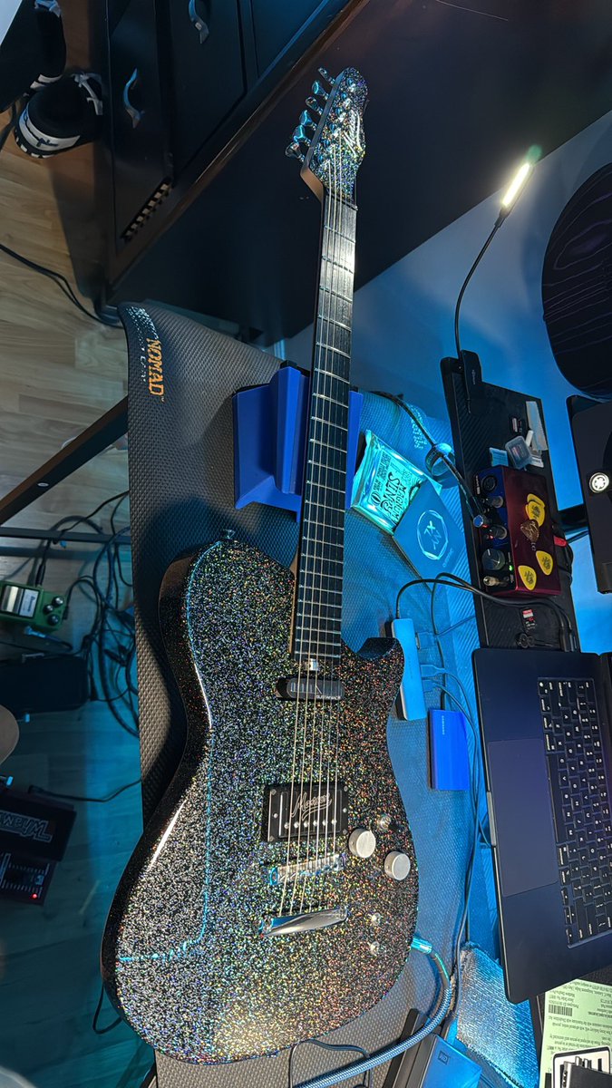 mattypavs's tweet photo. @MattBellamy @museband My MB-1 and modded MBM! https://t.co/yo65uWtBW2