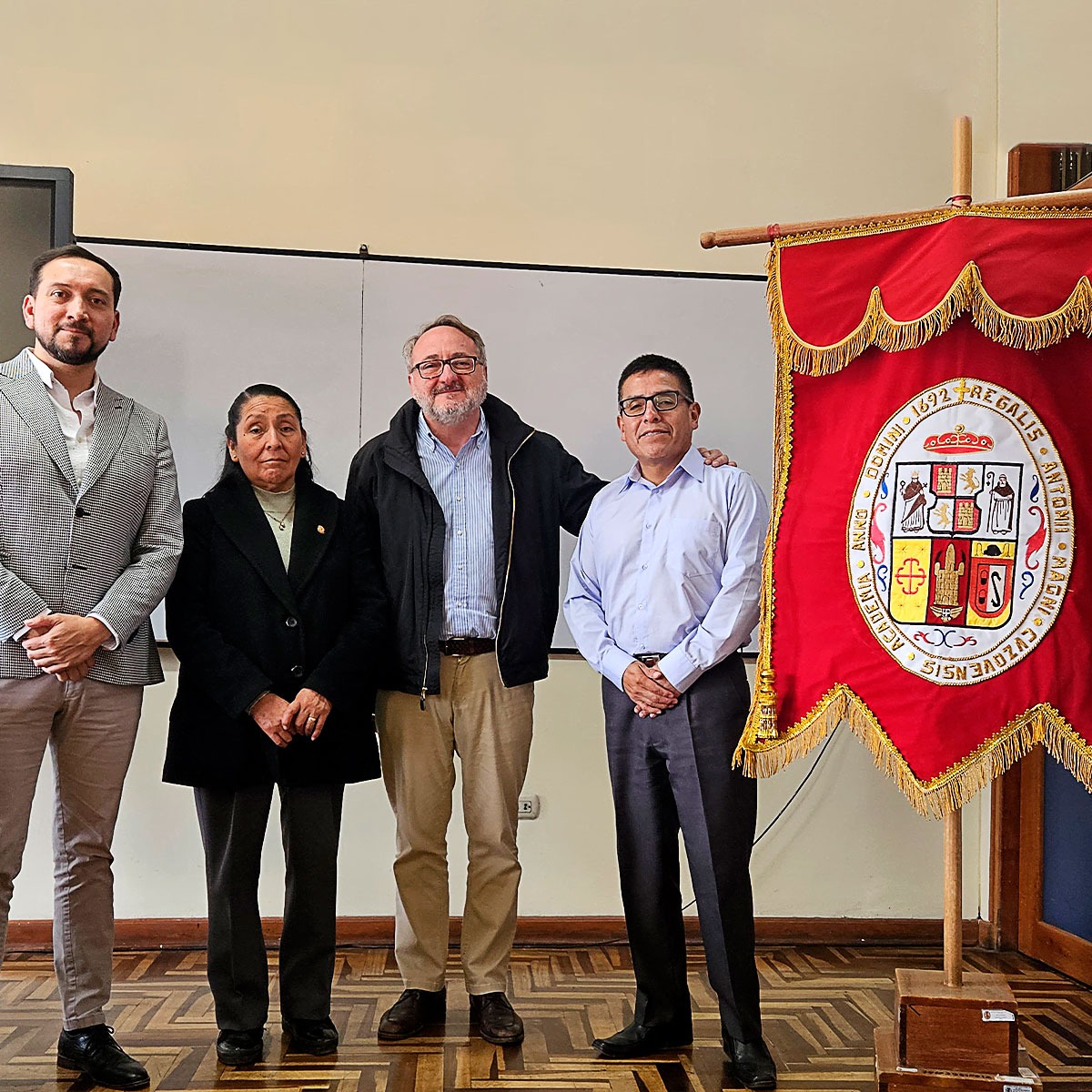 UNIR_Peru's tweet photo. 🧑🏫 En la reunión se abordó la posibilidad de que profesores de la #UNSAAC puedan cursar en #UNIR la #Maestría en Evaluación de la Calidad con beneficios especiales. https://t.co/v0xNgqySdG