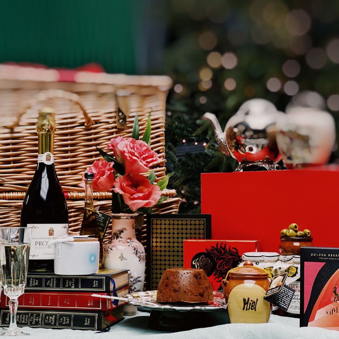 IrishGourmet's tweet photo. Beautiful Christmas Hamper Gift Ideas for your family, colleagues and friends 🎁🎄🎅

#christmashampers #christmashamperideas #gourmethampers #christmashampergifts https://t.co/JQvtu3Q2BO