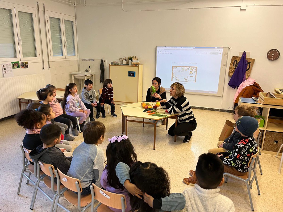 Segon taller de Infadimed a l'escola Pau Claris  amb les infermeres Neus Mendez i Nataly Olmo i la Dra. Pilar Hernando🥗