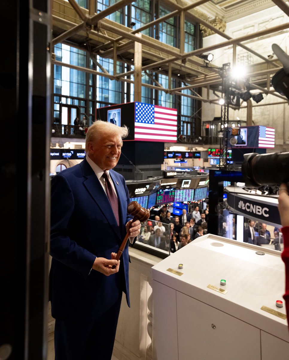 TeamTrump's tweet photo. 🔔 President Trump ringing the opening bell at @NYSE to celebrate being named TIME’s Person of the Year! https://t.co/hprvLEye5Z