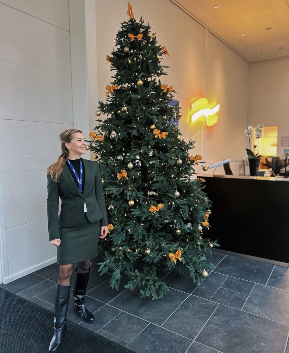 Sabinastrandjil's tweet photo. Got the question if this is Sunclass’s new pilot uniform 😉#MerryChristmas #Sunclass #Airbusfamily https://t.co/RHWDKOX7ga