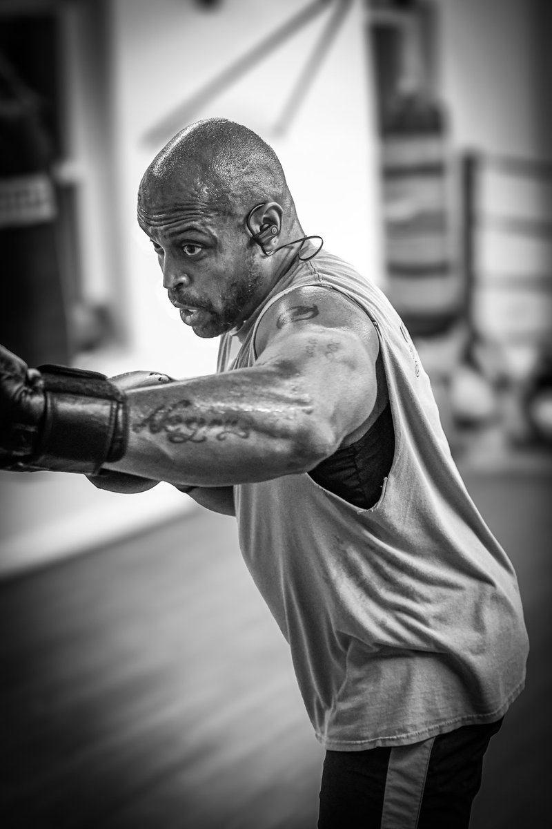 Enjoymediasbj's tweet photo. #gym #boxing #athlete #boxingtraining #sportsphotography #sportsmedia #sportsradio #Superstar #dmvboxing #newyork #maryland #marylandboxing #dcboxing #newyorkboxing #boxers #blackowned https://t.co/hMM6YMiBhB