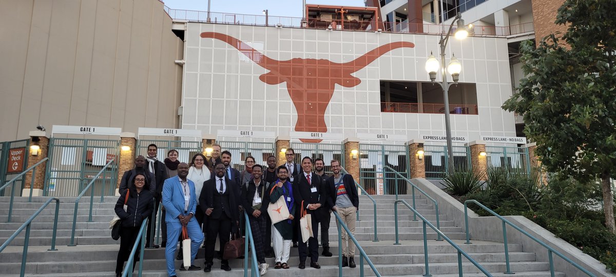 🎉 A few photos from the 3rd Graduate Conference on Constitutional Change here <a href="/UTexasLaw/">UTexasLaw</a>. Highlighted by BBQ, tacos, pancakes, and deep scholarly dives into constitutional change in an intellectually stimulating and supportive environment.

Details: law.utexas.edu/3rd-graduate-c…