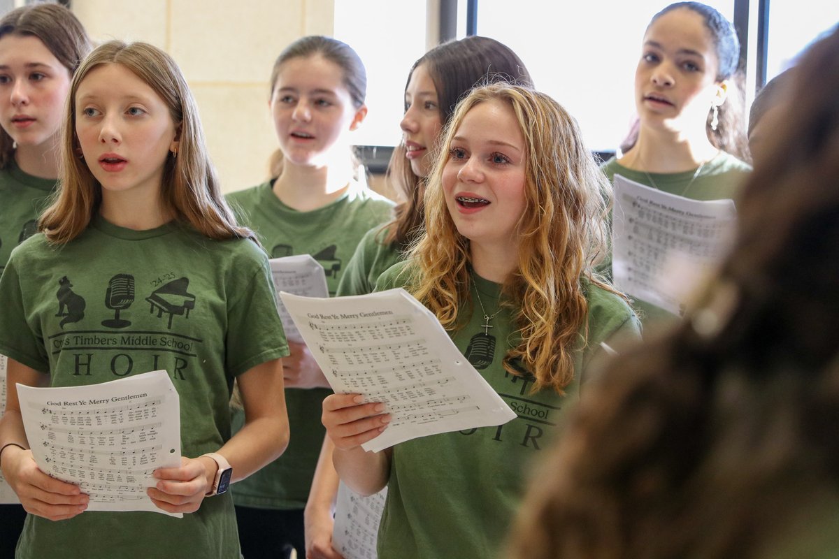 A big thank you to the Cross Timbers Middle School choir for stopping by the GCISD Administration Building on their way to spread cheer to retirement homes around the community! Their beautiful voices were the perfect way to start the day. #WeAreGCISD