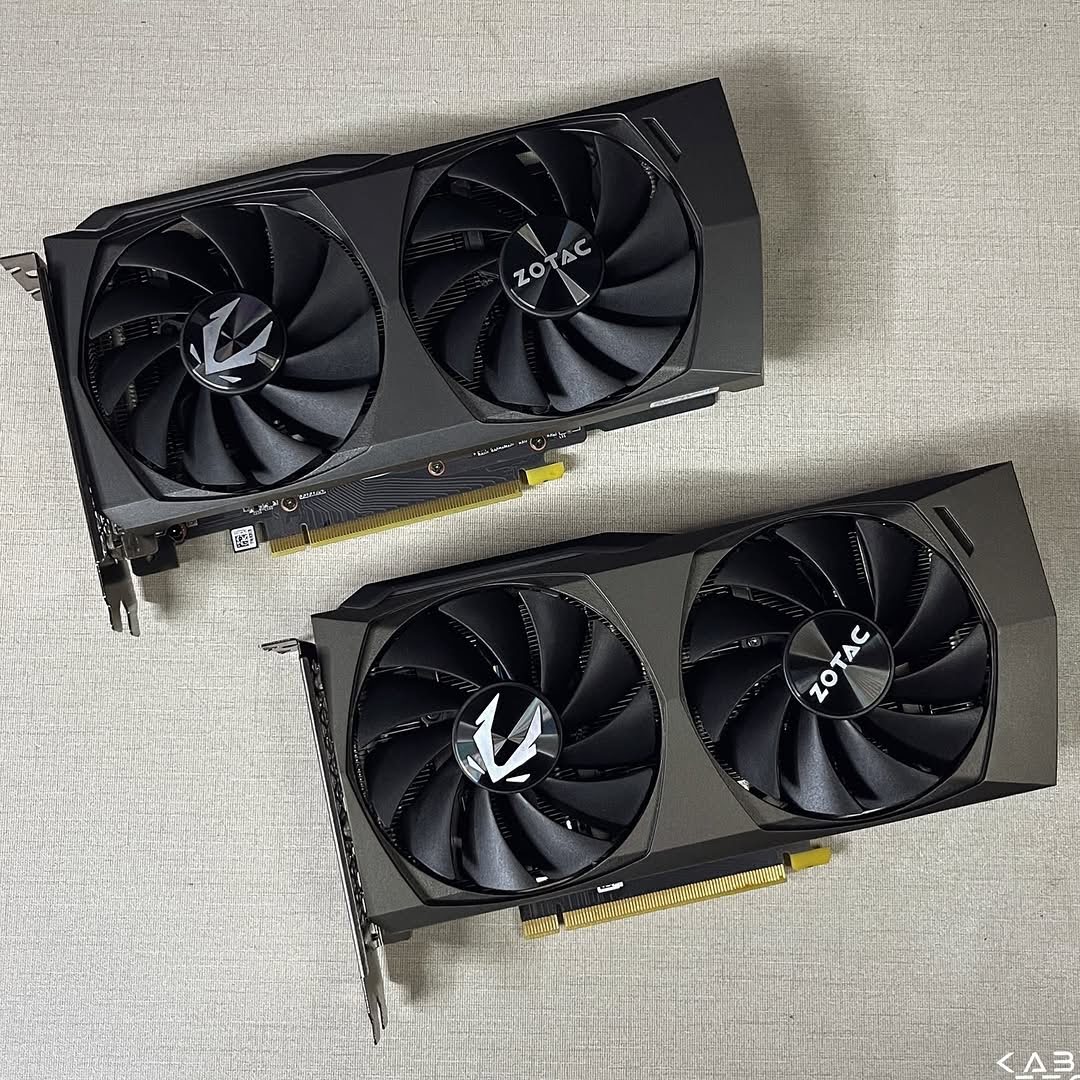ZOTACLATAM's tweet image. 🔧 ¿Estás actualizando dos PC? ¿Qué tal un juego doble de tarjetas gráficas ZOTAC GAMING GeForce RTX 3060 Twin Edge? 🔥🔥

📷 IG: kabyz_tech

#RTX3060 #RTX30 #ZOTAC #ZotacGaming #PcGaming #Gamer #Gaming #Hardware #PC #RGB #PcGamer #RTX #GPU #Setup