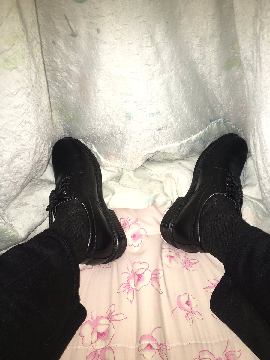 Tao_FiilL's tweet photo. | ใส่นอนครั้งนี้ขอเปลี่ยนเป็นรองเท้าคัชชูสีดำบ้าง ใส่แล้วเก็บน้ำในตัวไม่ไหวเลยจะแตกไม่หยุด |
.
มีรูปเพิ่มเติมจะตามมาเร็วๆนี้ครับ https://t.co/P5PqVKDHio