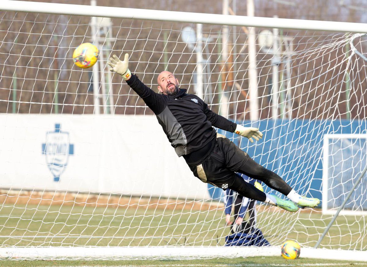 PReina25's tweet photo. 𝗞𝗘𝗘𝗣 𝗜𝗧 𝗢𝗡 🔥⚪️🔵 #SemmCumasch @Como_1907 https://t.co/2XvRjnfQNo
