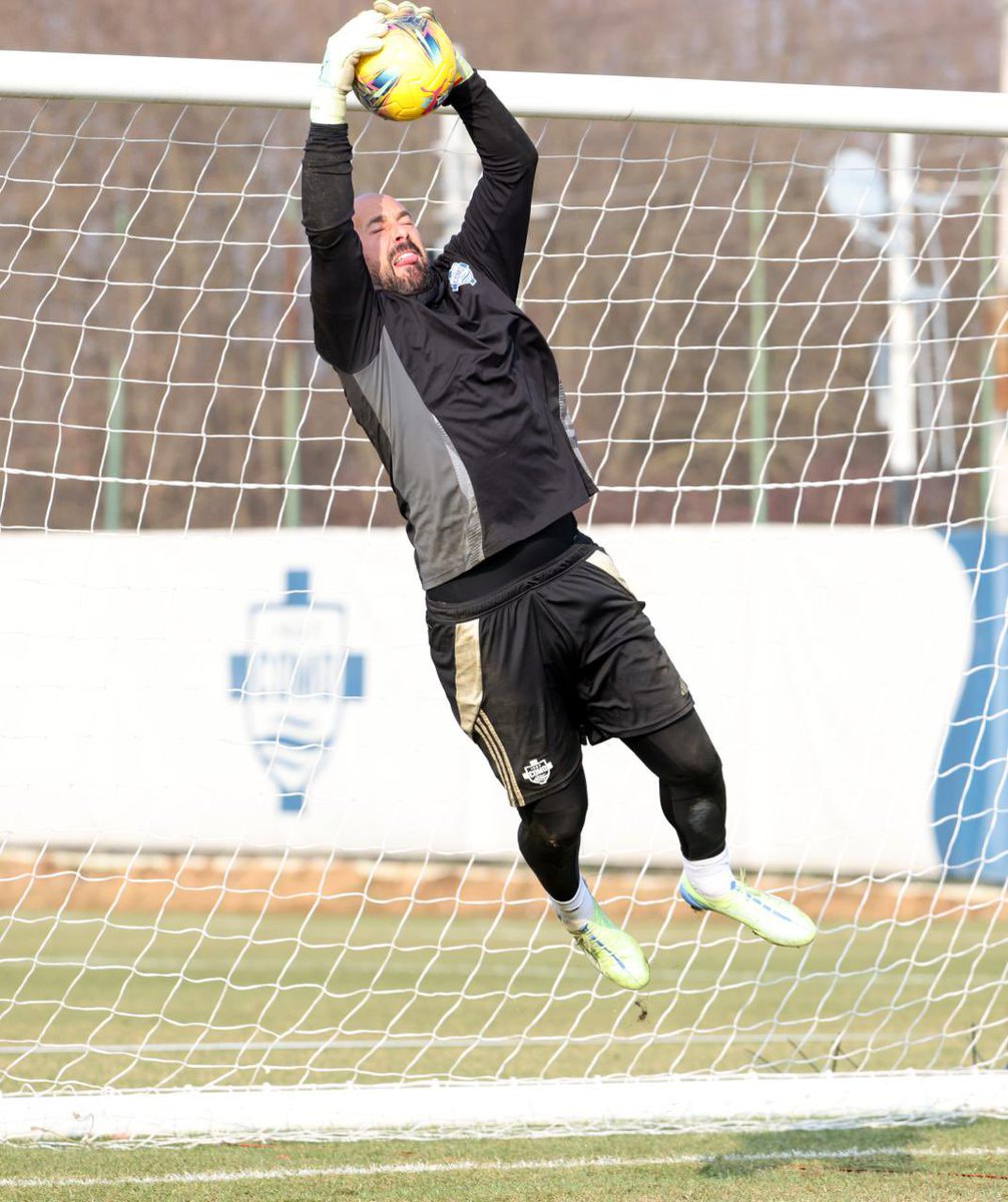 PReina25's tweet photo. 𝗞𝗘𝗘𝗣 𝗜𝗧 𝗢𝗡 🔥⚪️🔵 #SemmCumasch @Como_1907 https://t.co/2XvRjnfQNo