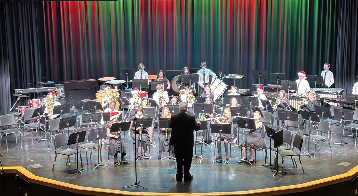 SMShawks's tweet photo. Bringing in the Holiday Cheer! #BlackhawkPRIDE https://t.co/ljU0HEaOpp