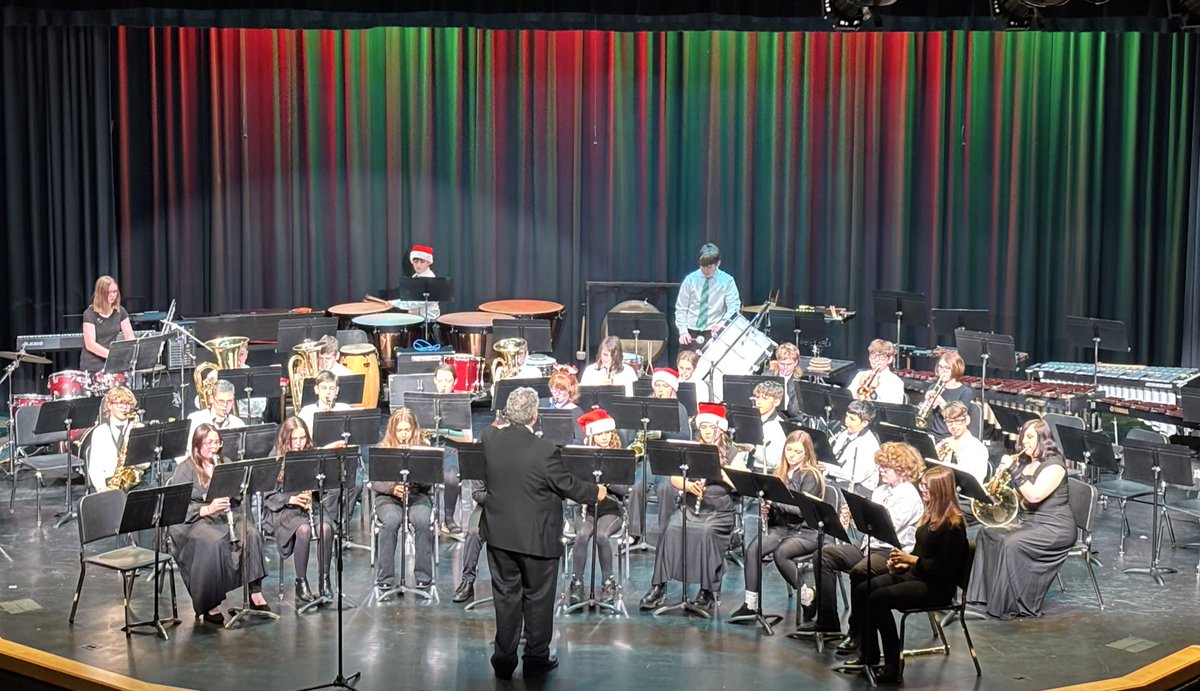 SMShawks's tweet photo. Bringing in the Holiday Cheer! #BlackhawkPRIDE https://t.co/ljU0HEaOpp