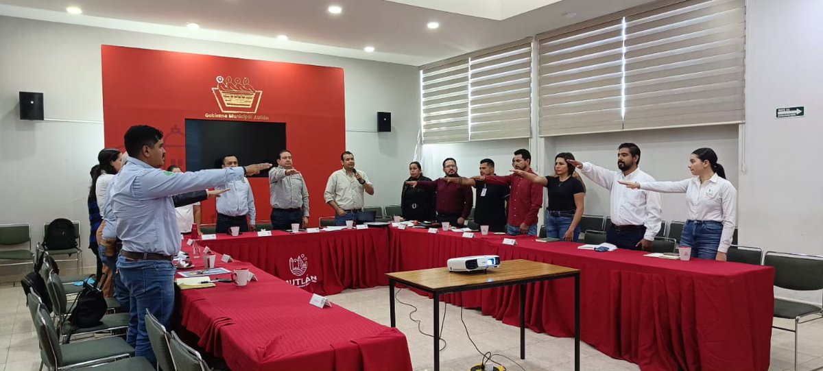 El Gobierno de #Autlán fue anfitrión de la 5.ª Sesión del Consejo de Administración 2024 de esta Junta donde los nuevos consejeros tomaron protesta como nuevos miembros y asumió la presidencia la Alcaldesa de #Tolimán, Alma Mirella Siordia. #TerritorioJIRA #MedioAmbiente