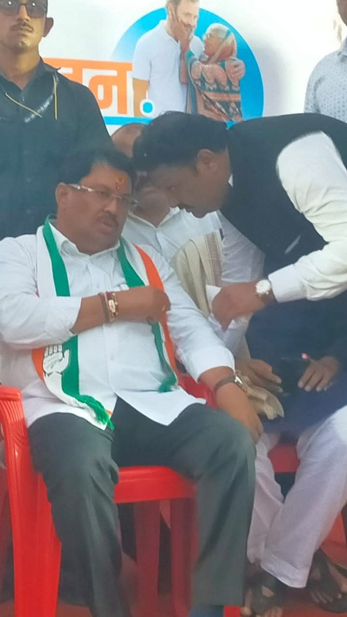 महाराष्ट्र राज्याचे माजी मंत्री आणि काँग्रेस नेते श्री.विजयजी वडेट्टीवार यांना वाढदिवसाच्या मनःपूर्वक शुभेच्छा....!

     साजिद खान पठाण 
आमदार अकोला पश्चिम विधानसभा
#Vijaywadettiwar #SajidKhanPathan