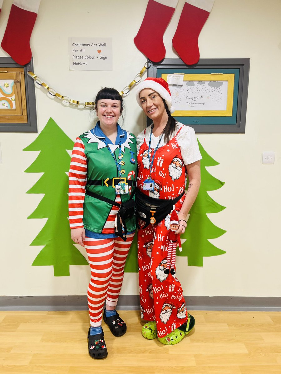 Getting in the Christmas spirit on Hope Ward ! 🎄🎅🏻🤶🏻

#CAMHS #TheresHopeOnTheHorizon 

<a href="/PennineCareNHS/">Pennine Care NHS FT</a> <a href="/ChrisMurrayAD/">Chris Murray</a> <a href="/gordonmilson/">Dr Gordon Milson</a>