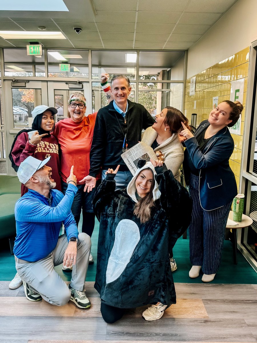 missabdu_'s tweet photo. Celebrated Cistulli’s 1/2 birthday by surprising him and dressing up as his different versions: 

Cistulli: Everyday Joe
Abdu: Boston College Joe
Emory: Marathon Joe
Gesino: Sunday Morning NY Times Joe
Crowder: Lawyer Joe
Coach: Golf Joe
Dallas: Panda Joe (he loves pandas) https://t.co/JE5fkwBqeG