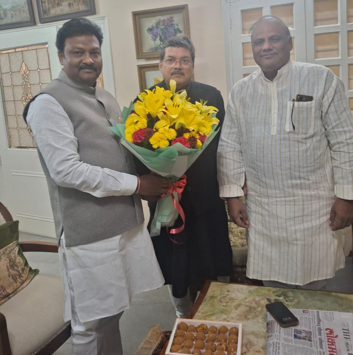 📍दिल्ली येथे माझे नेते,भारतीय राष्ट्रीय काँग्रेसपक्षाचे सरचिटणीस मा.खा.मुकुलजी वासनिक यांची सदिच्छा भेट घेतली,
(अकोला प.विधानसभा)विजय मिळवल्या बद्दल साहेबांनी अभिनंदन केले व आशीर्वाद दिला.यावेळी माझ्या समवेत महाराष्ट्र प्रदेश सचिव श्री.प्रकाशभाऊ तायडे उपस्थित होते
#Mukulwasnik