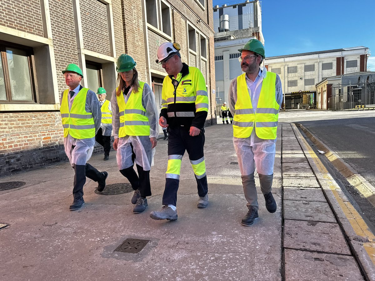 PSOETorrelavega's tweet photo. Ha sido una excelente oportunidad para conocer el estado de los proyectos de la empresa que gracias al apoyo del Gobierno de España van a poder garantizar el crecimiento y la calidad del empleo en la ciudad y en toda la comarca.
🧵⬇️ https://t.co/27Q3Sxj11T