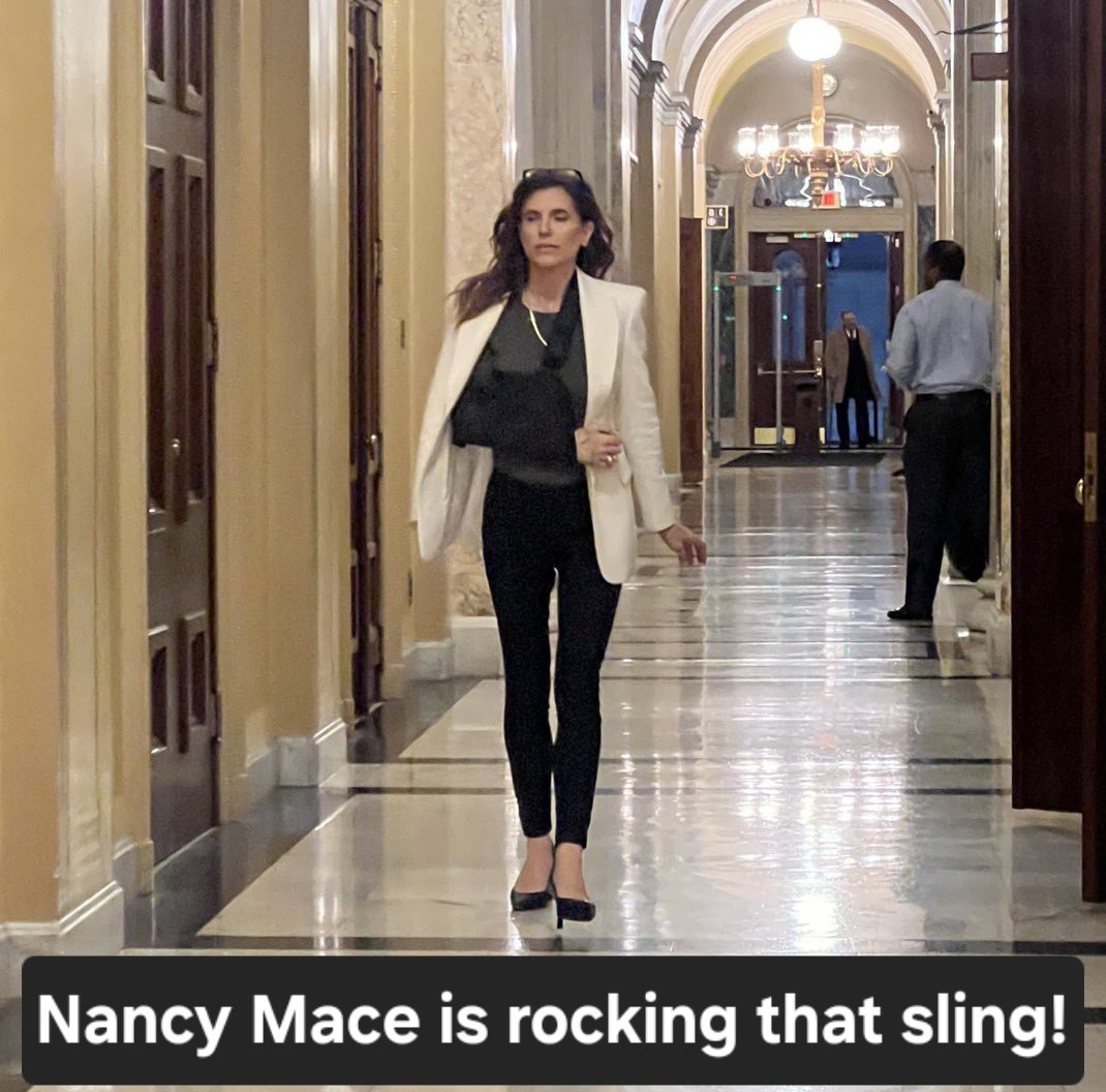 scarteramx's tweet photo. ...
The intolerant left resorts to violence once again. But, @RepNancyMace comes out with more resolve to fight for women's rights and common sense!
#WomensRights
#StopTheViolence
#RestoreCommonSense https://t.co/fo4UxQsWfu
