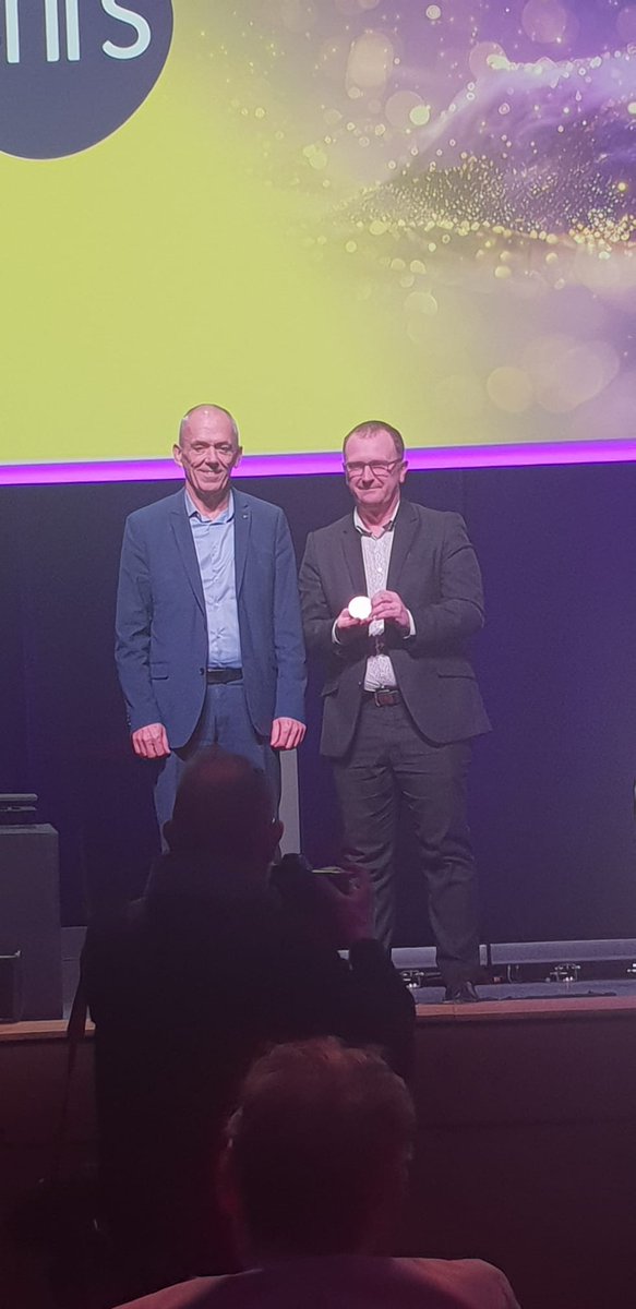 ICMCB (@icmcb) on Twitter photo Félicitations à Cyril Aymonier <a href="/icmcb/">ICMCB</a> pour avoir reçu la médaille 🏅 de l'innovation du <a href="/CNRS/">CNRS 🌍</a> en présence d'Antoine Petit ! #TalentsCNRS <a href="/CNRSAquitaine/">CNRS Aquitaine</a> <a href="/univbordeaux/">Université de Bordeaux</a> <a href="/BordeauxINP/">Bordeaux INP</a> Félicitations à Cyril Aymonier <a href="/icmcb/">ICMCB</a> pour avoir reçu la médaille 🏅 de l'innovation du <a href="/CNRS/">CNRS 🌍</a> en présence d'Antoine Petit ! #TalentsCNRS <a href="/CNRSAquitaine/">CNRS Aquitaine</a> <a href="/univbordeaux/">Université de Bordeaux</a> <a href="/BordeauxINP/">Bordeaux INP</a>