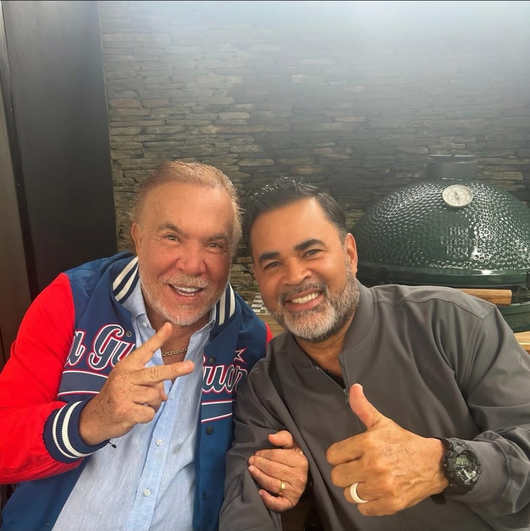 eslatribuna's tweet photo. El dueño de Tiburones de La Guaira, Wilmer Ruperti, informó que el mánager Oswaldo Guillén sigue al frente del equipo. https://t.co/bxeIRSGkBB