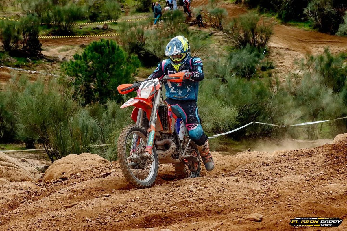 AlambradasR's tweet photo. Estamos muy orgullosos de ser los patrocinadores de Nicolás Caña García. Un grande sobre las dos ruedas del motocross que cada día nos sorprende por su capacidad de superación y esfuerzo y por supuesto por los logros que va consiguiendo siendo ejemplo para los jóvenes 🏁 https://t.co/lEue6iE6ts