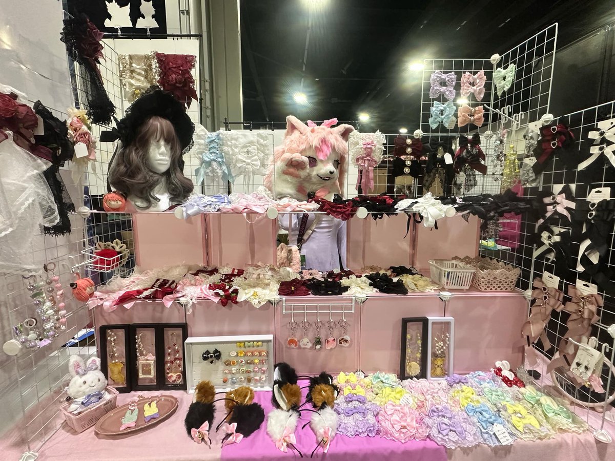 I’ll be at booth 1322 and 1354 both on 1300 row ^^~ come say hi