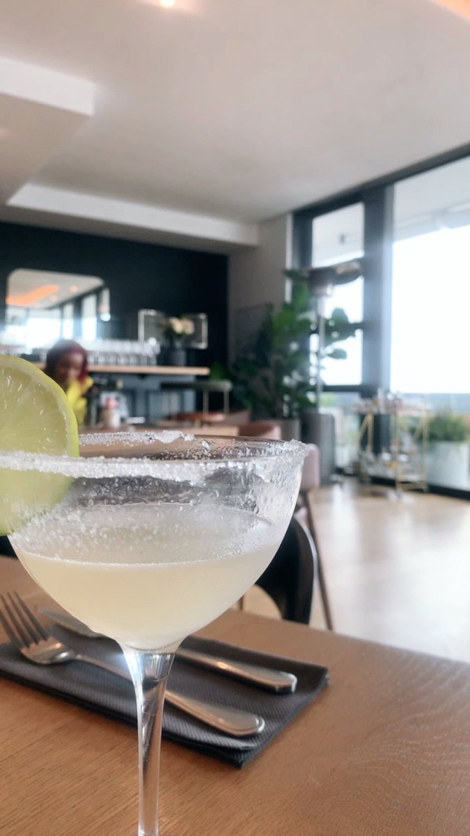 charleezzy_'s tweet photo. a marg babe through and through 🙂‍↔️💋 https://t.co/YkFrJdIee0