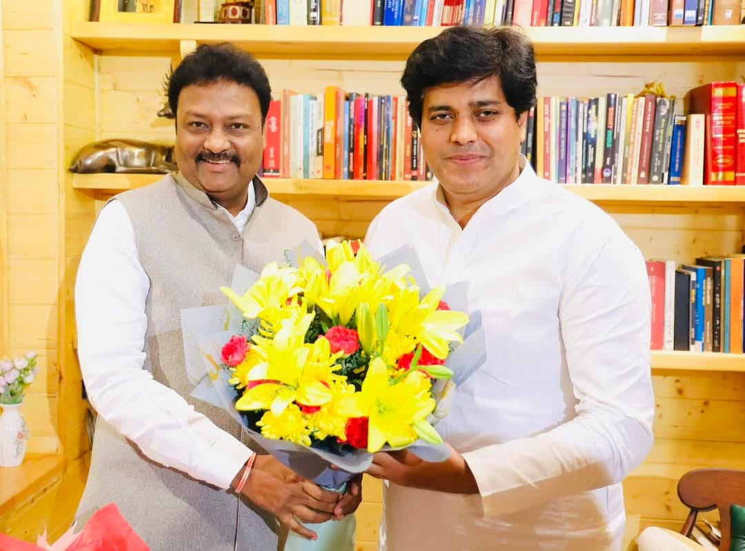 📍दिल्ली येथे,अ.भा.काँग्रेस क.अ.वि.अध्यक्ष तथा रा.खा.मा.इम्रानजी प्रतापगडी यांची त्यांच्या निवासस्थानी भेट घेतली,यावेळी त्यांनी अकोला पश्चिम विधानसभा मतदारसंघातील जनतेच्या आशीर्वादाने विजयी झाल्या बद्दल अभिनंदन केले.
     
#Imranpratapgarhi #Sajidkhanpathan #NewDelhi #खासदार