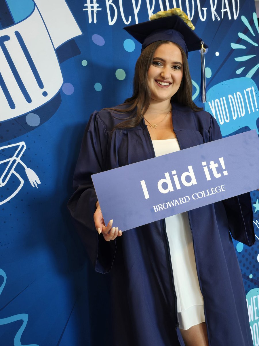 BCMediaRoom's tweet photo. Let's GOOOOOO! congrats grads!
#BCProudGrad
@BrowardCollege https://t.co/76Y7SoBUkY