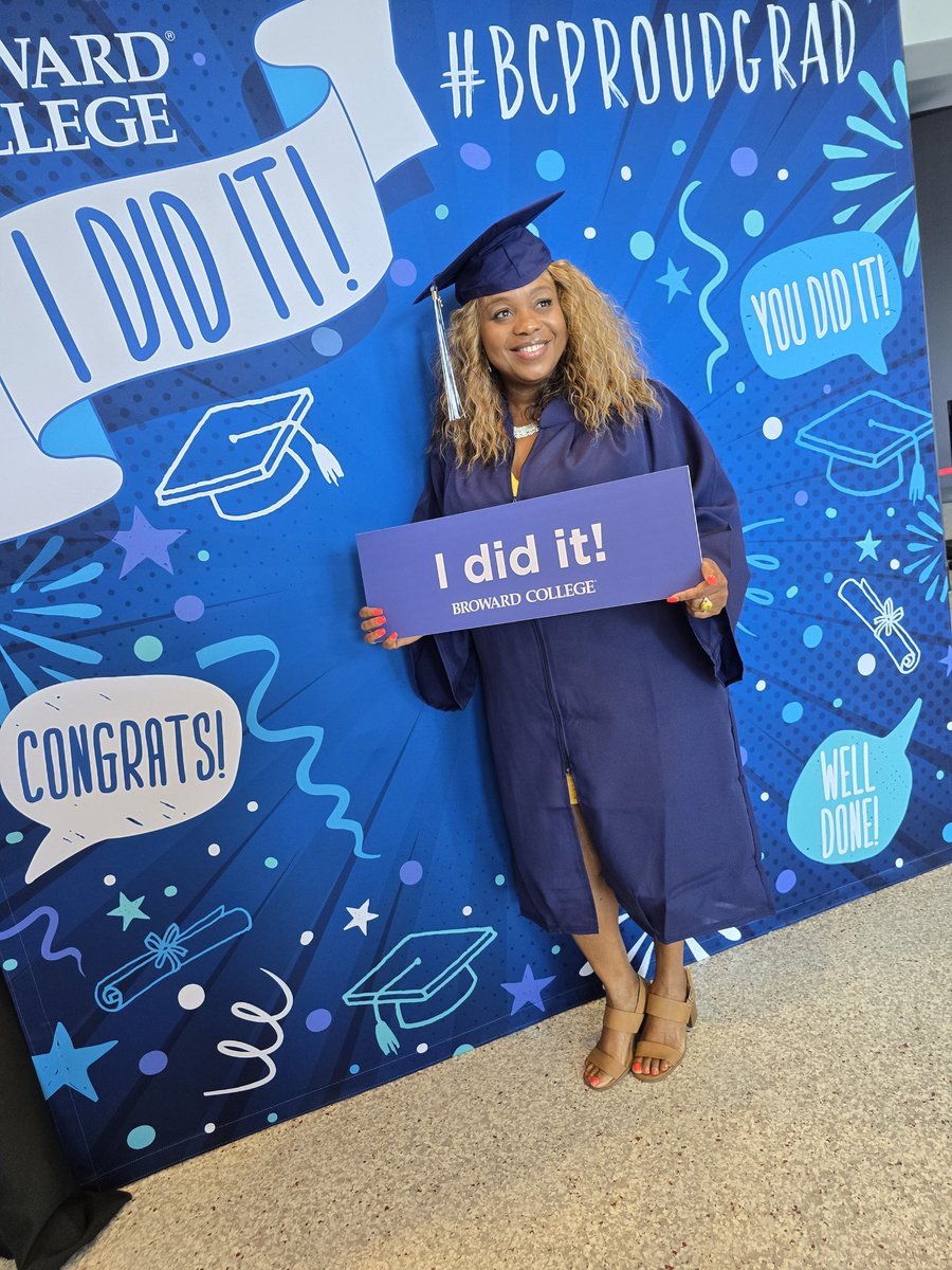 BCMediaRoom's tweet photo. Let's GOOOOOO! congrats grads!
#BCProudGrad
@BrowardCollege https://t.co/76Y7SoBUkY
