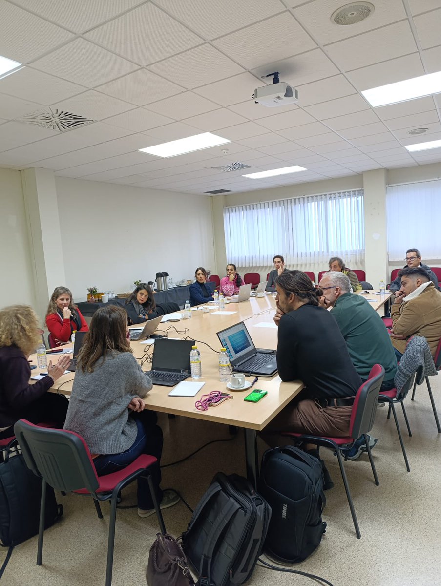 InnovahubSS (@innovahubss) on Twitter photo Workshop pre-congresual con algunas de las personas que mañana intervendrán en el tan esperado I FORO DE SERVICIOS SOCIALES E INTELIGENCIA ARTIFICIAL, que tendrá lugar mañana con más de 100 personas inscritas. @ftsouhu <a href="/unihuelva/">Universidad de Huelva</a> #IFOROSSIA #serviciossociales #ia Workshop pre-congresual con algunas de las personas que mañana intervendrán en el tan esperado I FORO DE SERVICIOS SOCIALES E INTELIGENCIA ARTIFICIAL, que tendrá lugar mañana con más de 100 personas inscritas. @ftsouhu <a href="/unihuelva/">Universidad de Huelva</a> #IFOROSSIA #serviciossociales #ia