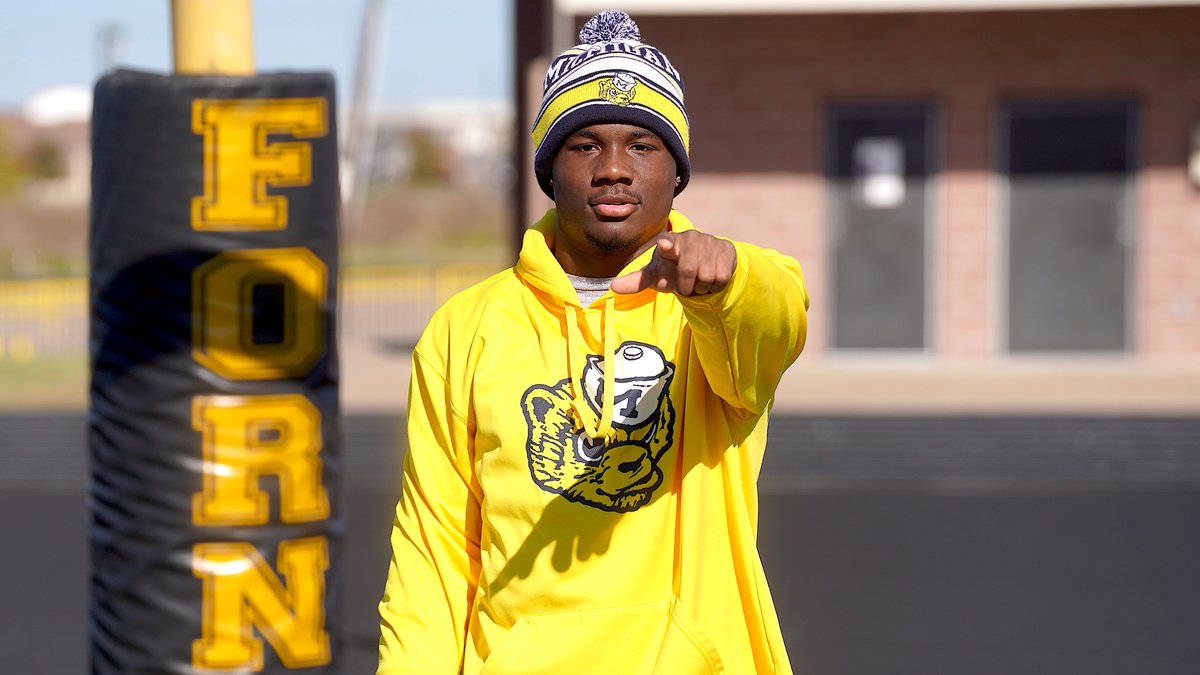 "EJ Holland" (@ejhollandon3) on Twitter photo "He shows a lot of love. He stands out from a coaching standpoint. His football IQ is through the roof."
Top 100 RB Javian Osborne (<a href="/osborne__era/">Javian “JO” Osborne</a>) goes in-depth on Michigan, bond with <a href="/CoachTonyAlford/">Coach Tony Alford</a>, U-M landing Bryce Underwood & more #GoBlue. on3.com/teams/michigan… "He shows a lot of love. He stands out from a coaching standpoint. His football IQ is through the roof."
Top 100 RB Javian Osborne (<a href="/osborne__era/">Javian “JO” Osborne</a>) goes in-depth on Michigan, bond with <a href="/CoachTonyAlford/">Coach Tony Alford</a>, U-M landing Bryce Underwood & more #GoBlue. on3.com/teams/michigan…