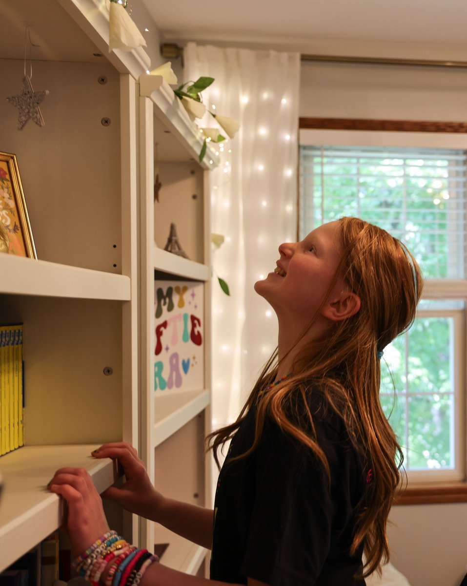 Alison’s smile as she saw her new space 🥰 complete w/ endless bookshelves for her favorite books, a super cozy bed &amp; a design to grow with. A big #thankyou to In Good Company for sponsoring this #dreambedroom &amp; helping #SpecialSpaces #Wisconsin make Alison's dream come true!!