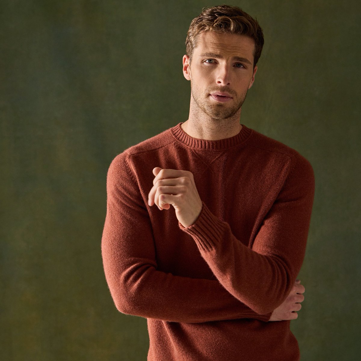 lucafaloni's tweet photo. Wrap yourself in comfort and style with our Country Crew in the new Rust shade – a luxuriously soft, four-ply cashmere essential. Warmth meets elegance for endless winter styling.
Explore in stores or at https://t.co/cY4ob4SyyY
#LucaFaloniFallWinter #LFGift https://t.co/oY0laCCeN6