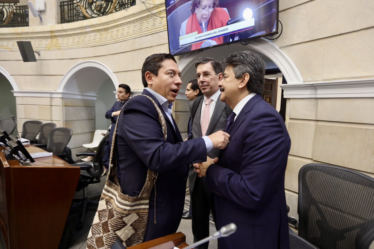CaroEspitiaJ's tweet photo. 🧵3/3 Este logro es un ejemplo de #ElPoderDeLasVoluntades en acción. Gracias al trabajo conjunto de diversos sectores políticos, el @MinInterior y nuestro colega @CarlosAmayaR , en su calidad de Presidente de la @FNDCol , hemos sacado adelante esta importante iniciativa para que cada territorio pueda atender mejor las necesidades de su gente.