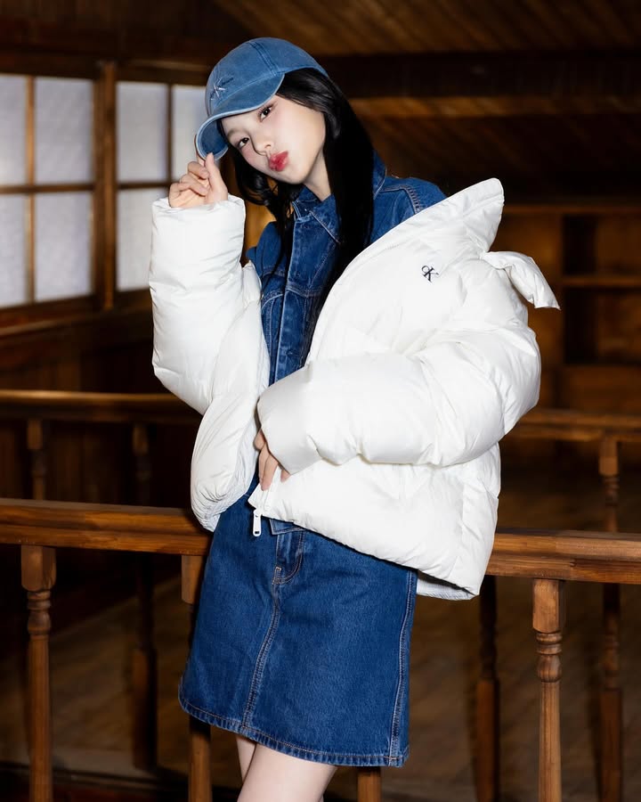 CHOIYUNA774500's tweet photo. Calvin Klein ✅
Roger Viver ✅
Dolce & Gabbana ( Coming soon)
#예지 #yeji #itzy #calvinklein #DolceGabbana #rogerviver
@ITZYofficial https://t.co/jWg4TnklF9