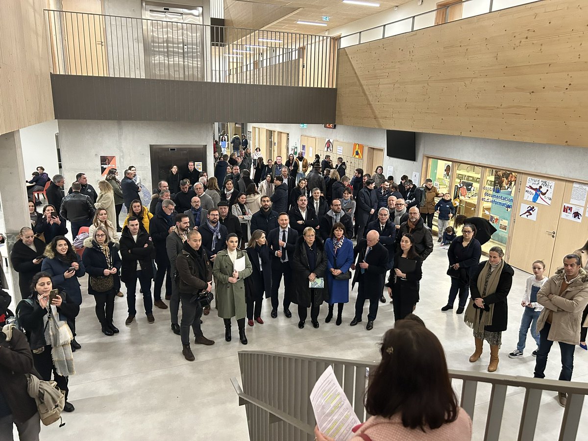 #Education 🎉 Inauguration du collège Marie-José PEREC à Osny 🎉
Ouvert depuis septembre, ce nouveau collège accueille déjà 250 élèves et pourra en recevoir jusqu’à 600.⬇️