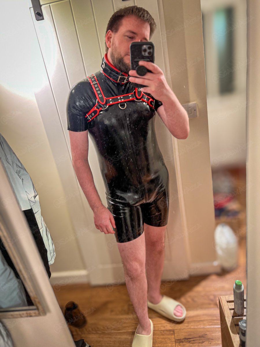 Might be a rubber boy now. My full sub era may be around for a bit. Thanks to <a href="/SneaxLon/">SJ</a> for the suit 😉