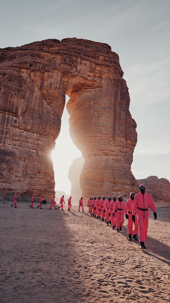 NetflixMENA's tweet image. في وسط العُلا، تزيد إثارة اللعبة. 
#لعبة_الحبّار_في_السعودية