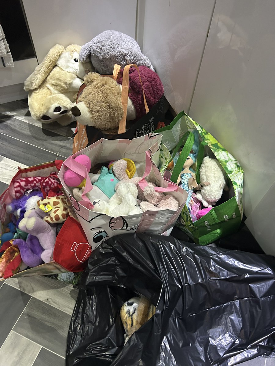 StillCuntFace's tweet photo. Does anyone know where we can donate a shit load of teddies, me little girl wants them to be donated properly❤️ https://t.co/AJtPe29nVc