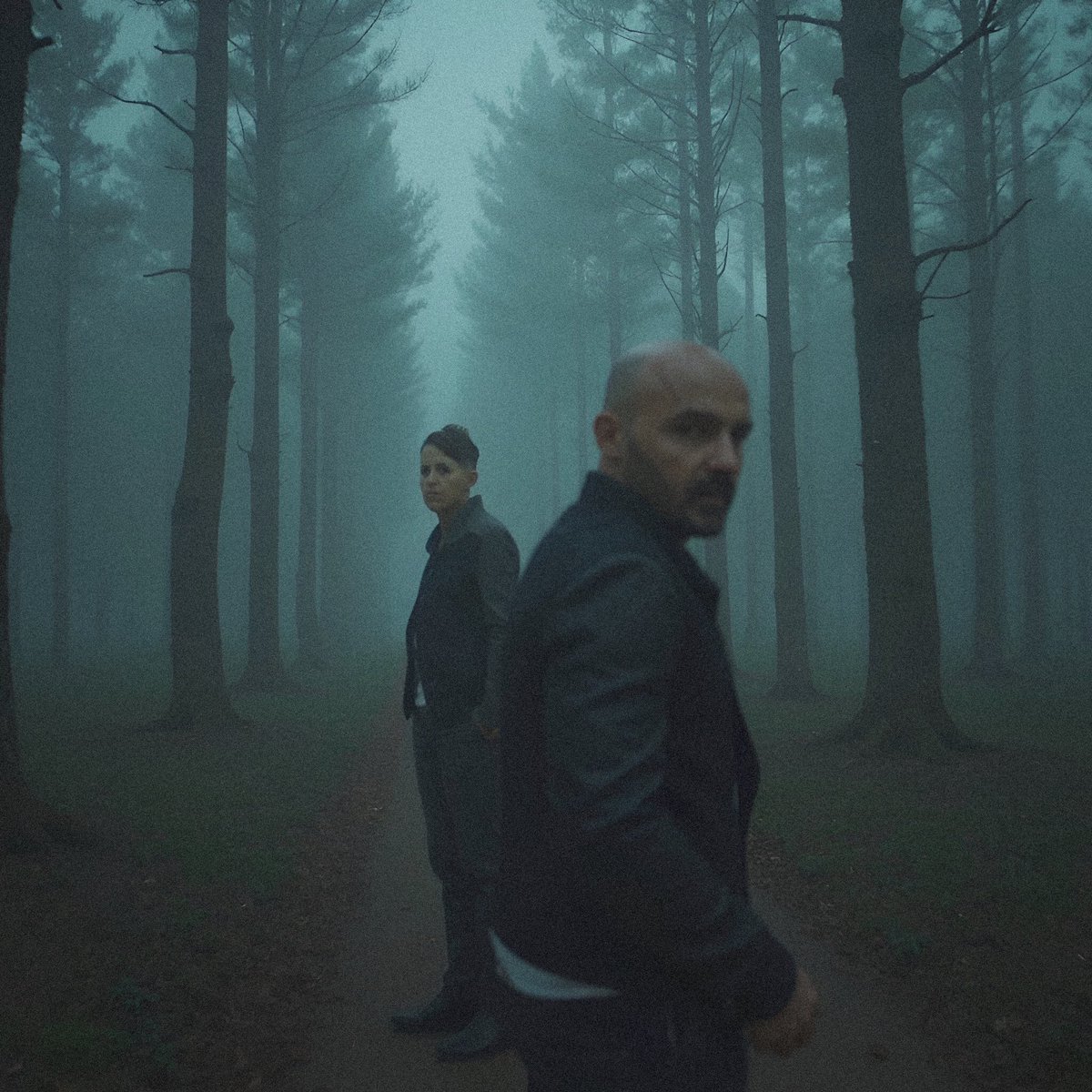 « Perdus dans la brume, là où chaque regard raconte ce qui ne se dit pas. Rien n’est figé, tout se suppose. »

« Suppose » nouveau single de Deleo, disponible sur toutes les plateformes.

Écoutez-Partagez 🎶✨

📸 <a href="/dark/">S</a>.toned