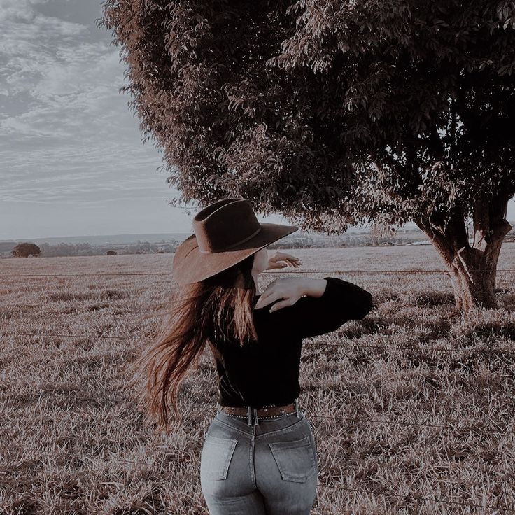 natine_czyta's tweet photo. ❝ — Cześć, kowboju — wyszeptała zachrypniętym od snu głosem.
— Cześć, moje małe kochanie. ❞ #kwsms 🧡 https://t.co/34gSUOzy2u