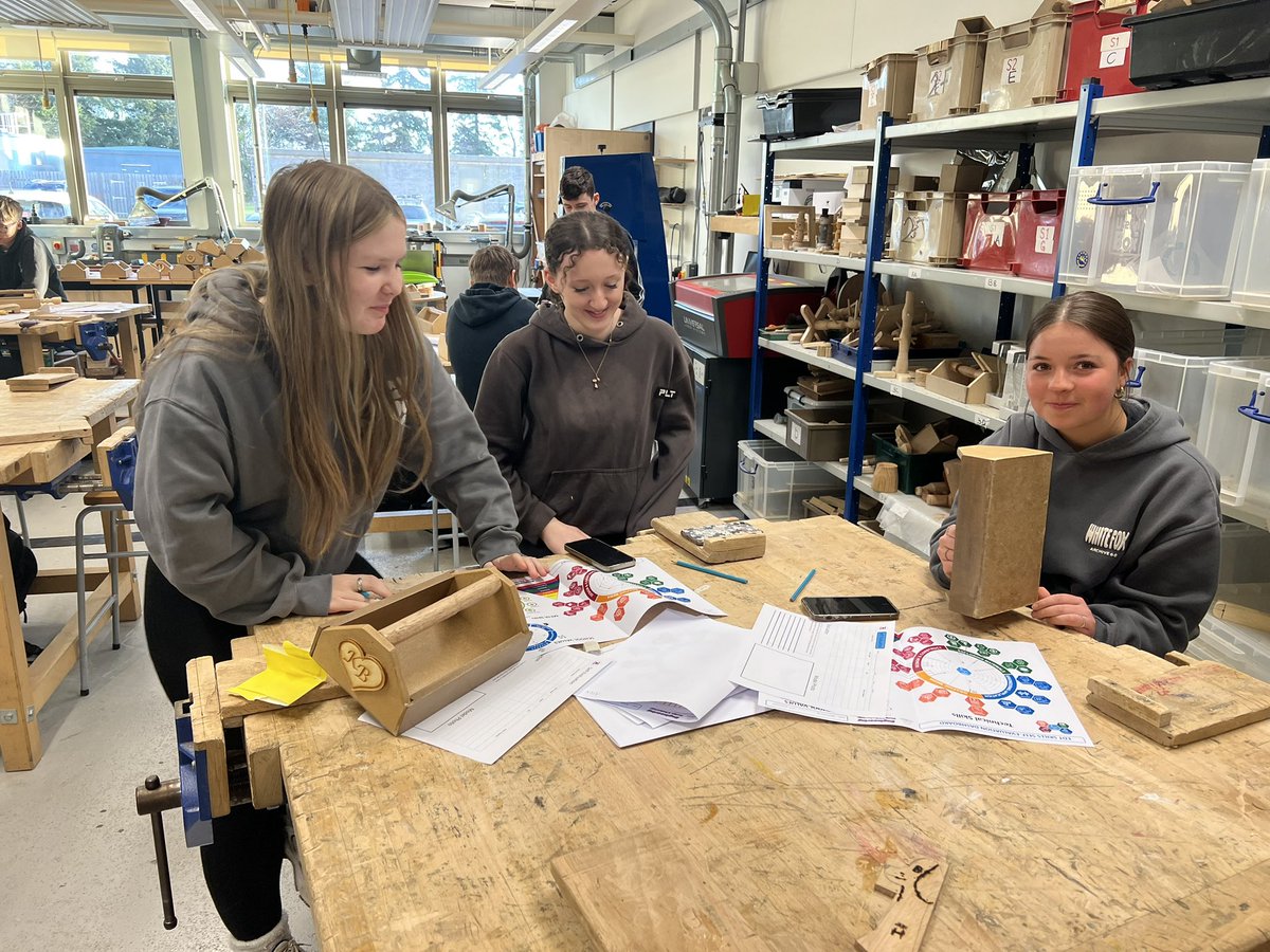 FATech_Ed's tweet photo. Finishing off the S3 Trinket box after a 6 week stint in the workshop with a bit of self /peer evaluation of the skills they have picked up and reflecting on their learning. Great Job!! 💪🏼🙌🔨⭐️⭐️⭐️⭐️⭐️ #FORskills #FORcraft https://t.co/mzFAbvmipH