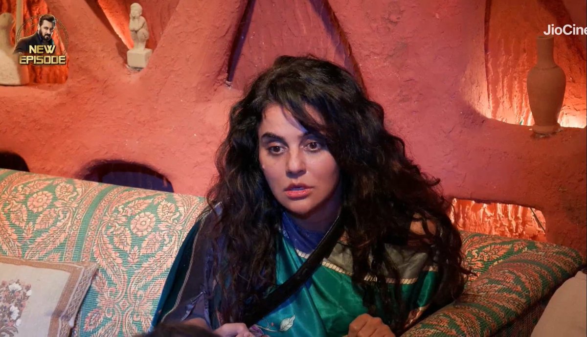 Sara, doesn't able to sleep bcoz Hish said "Gutter ki Paidaish" to #ChahatPandey , She said to Hish to apologise to her 🥹 !!

Jiske liye bola nahi usko itna bura lagra hai... Jisko bola Gaya hai vo to uske baad aaj shant hi hogyi 🙂❤️ !!