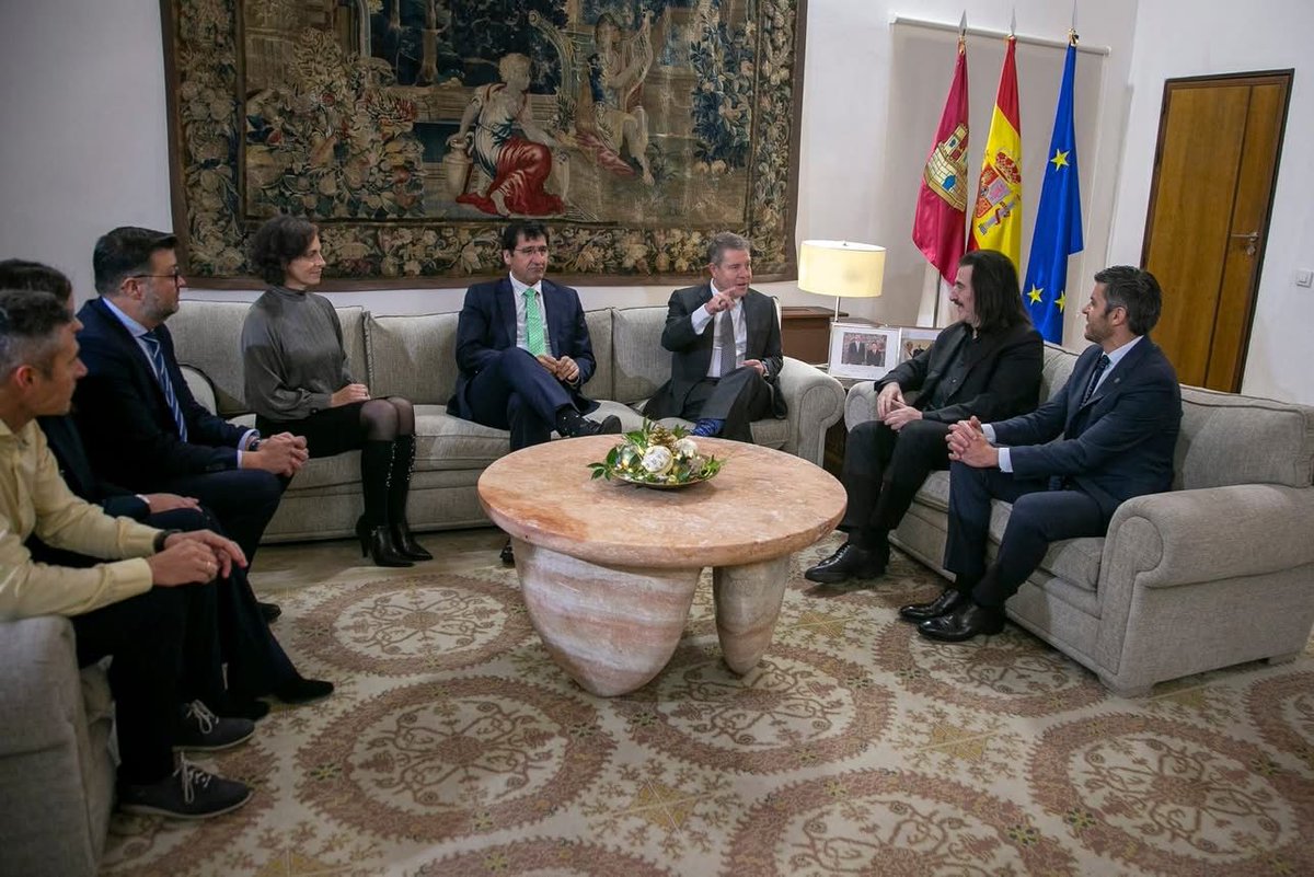 🎼 Candidatura de Campo de Criptana (Ciudad Real) para ser declarada Ciudad Creativa de la Música por la UNESCO. 

✍️ Hoy se ha firmado el apoyo a su tramitación y al desarrollo de actividades para lograrlo.

👉cultura.castillalamancha.es/artes-escenica…