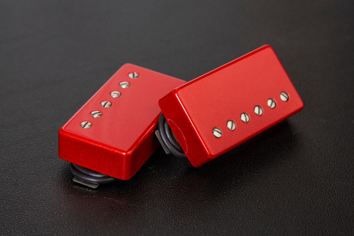 SeymourDuncan's tweet image. A hot pickup deserves a hot cover. In case you missed it, the @BillyFGibbons Hades Gates humbuckers are now available under Eliminator Red covers: hubs.la/Q02_sBbw0

#SeymourDuncan #BillyGibbons #ZZTop