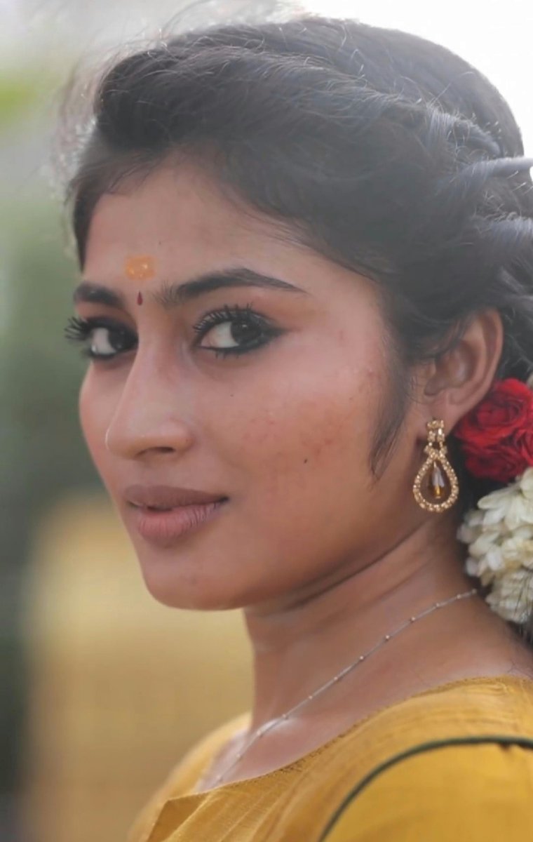Kishorenil57454's tweet photo. Frnd ah tour kuptu pona pothu Avan en pondati kolutha sootha thaduvan. Venumne niraya time thadavi eduthan. Ava adha pathu signal kuduthu toilet poi oru mani neram avuthu. Ssshh aah nu kathura satham dhan varuthu. Aaah vegama kuthu da nu vera kathura munda. https://t.co/mNTtl9HGgu