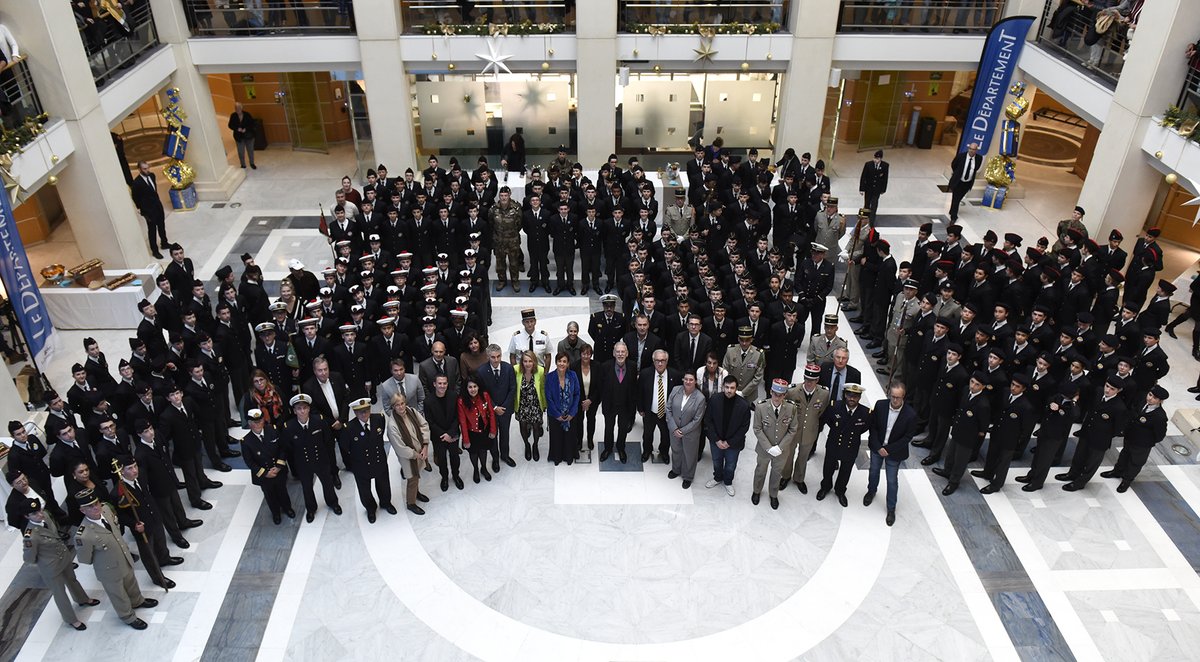 Departement du Var 83 (@departement_var) on Twitter photo Mercredi dans l'Atrium du CD83, <a href="/jlmasson83/">Jean-Louis MASSON</a> a accueilli 247 collĂ©giens varois de 3e pour la CĂ©rĂ©monie des #cadetsdeladefense. Une cĂ©rĂ©monie forte symboliquement qui illustre la dĂ©marche rĂ©publicaine et l'engagement des jeunes citoyens de demain. đ«đ· Mercredi dans l'Atrium du CD83, <a href="/jlmasson83/">Jean-Louis MASSON</a> a accueilli 247 collĂ©giens varois de 3e pour la CĂ©rĂ©monie des #cadetsdeladefense. Une cĂ©rĂ©monie forte symboliquement qui illustre la dĂ©marche rĂ©publicaine et l'engagement des jeunes citoyens de demain. đ«đ·