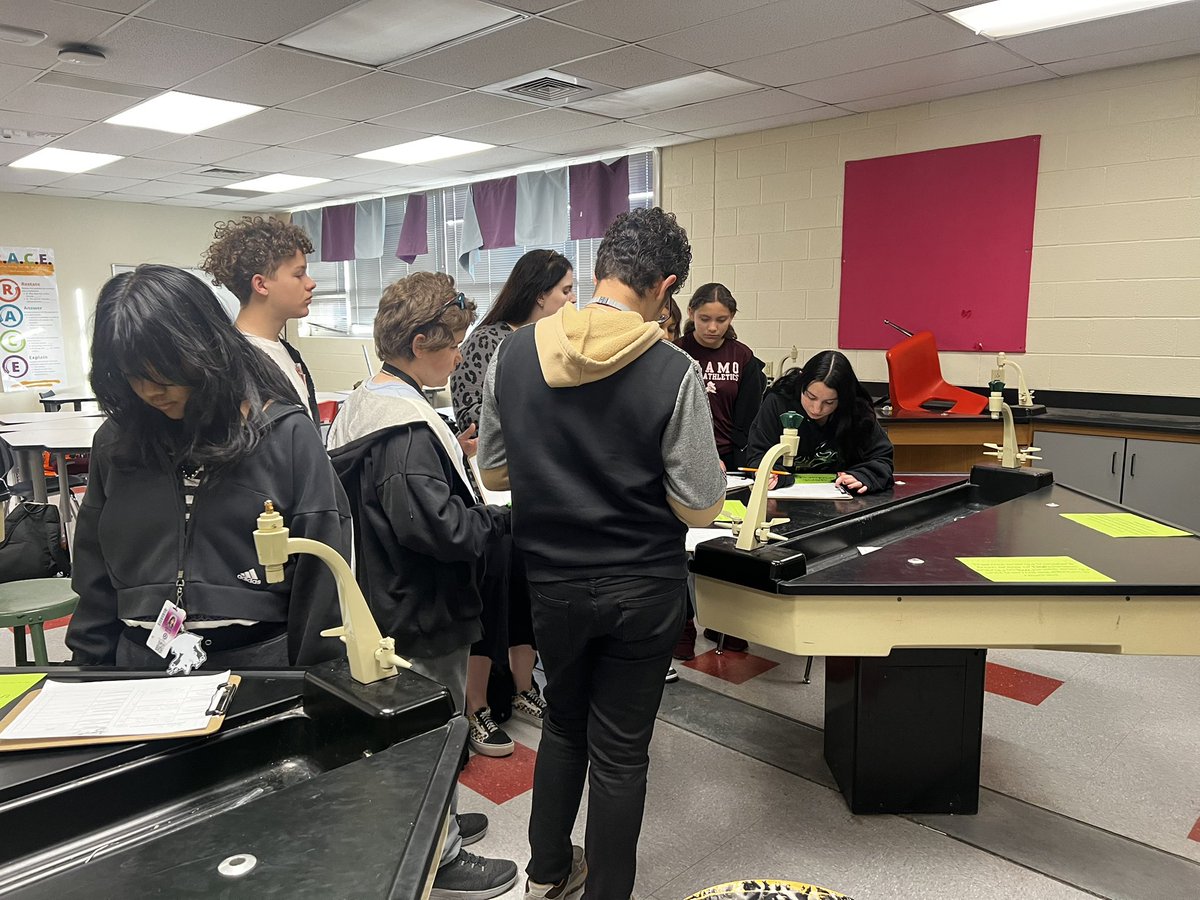 MISDScienceK12's tweet photo. @AlamoScouts 7th and 8th grade science students reviewing for their semester exam! Great job teachers and students! https://t.co/Eb19fYBfeW